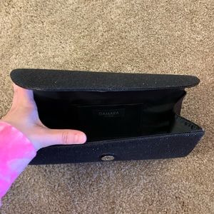 Black clutch